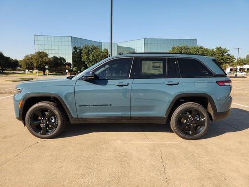 Steel Blue 2027 Jeep Grand Cherokee Limited