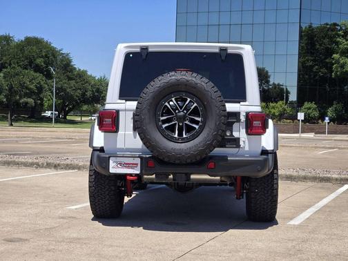 Bright White Clearcoat 2026 Jeep Wrangler Rubicon