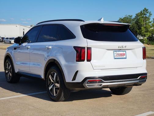 Glacial White Pearl 2023 Kia Sorento S