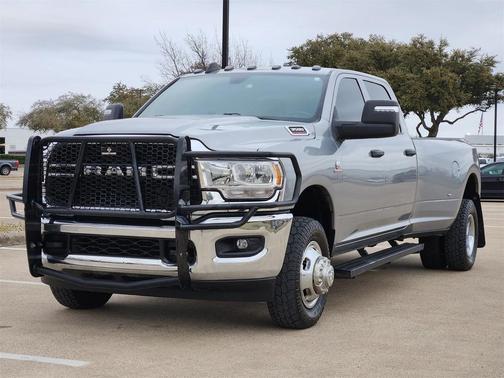 2023 RAM 3500 Tradesman Crew Cab 4x4 8' Box