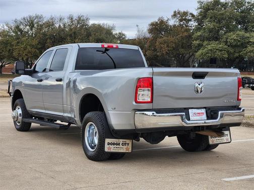 2023 RAM 3500 Tradesman Crew Cab 4x4 8' Box