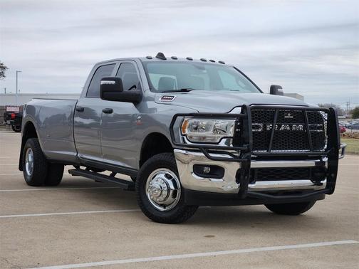 2023 RAM 3500 Tradesman Crew Cab 4x4 8' Box