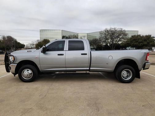 2023 RAM 3500 Tradesman Crew Cab 4x4 8' Box