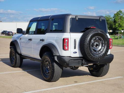 Oxford White 2025 Ford Bronco Badlands