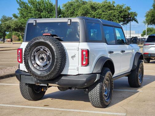 Oxford White 2025 Ford Bronco Badlands