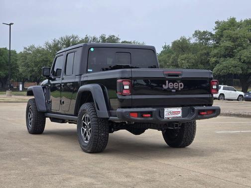 Black Clearcoat 2026 Jeep Gladiator Rubicon