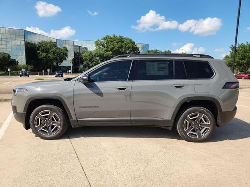 Sting-Gray Clearcoat 2026 Jeep Cherokee Limited