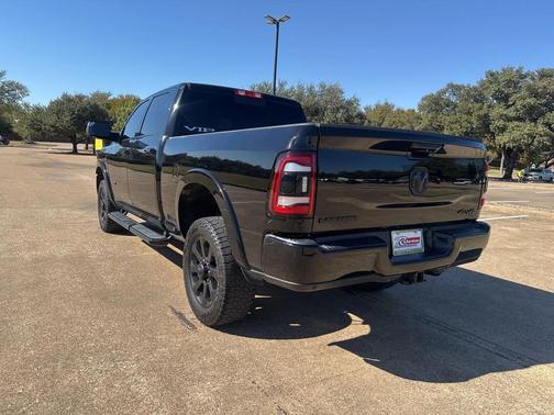 2019 RAM 2500 Laramie Crew Cab 4x4 6'4' Box