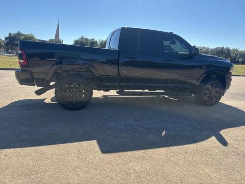 2019 RAM 2500 Laramie Crew Cab 4x4 6'4' Box