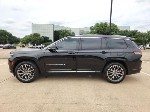 Diamond Black Crystal Pearlcoat 2023 Jeep Grand Cherokee L Summit Reserve