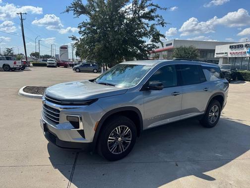 2024 Chevrolet Traverse LT