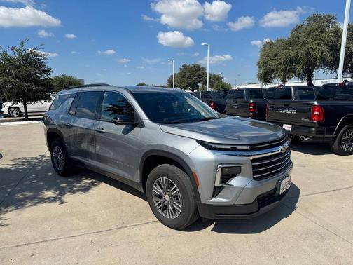 2024 Chevrolet Traverse LT