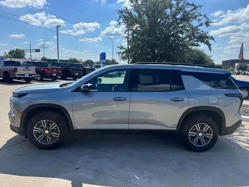 2024 Chevrolet Traverse LT