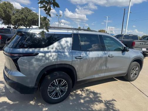 2024 Chevrolet Traverse LT