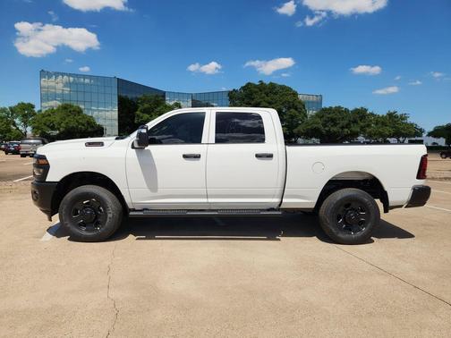 Bright White Clearcoat 2026 RAM 2500 Tradesman Crew Cab 4x4 6'4' Box