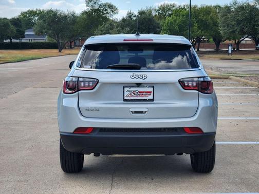 Silver Zynith Metallic Clearcoat 2024 Jeep Compass Sport