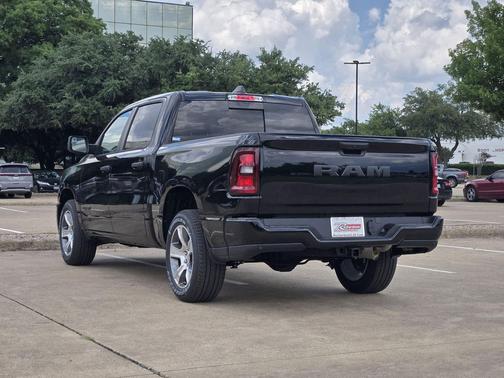Diamond Black Crystal Pearlcoat 2026 RAM 1500 Express