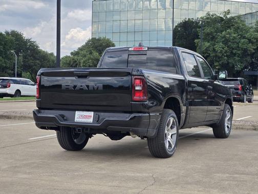 Diamond Black Crystal Pearlcoat 2026 RAM 1500 Express