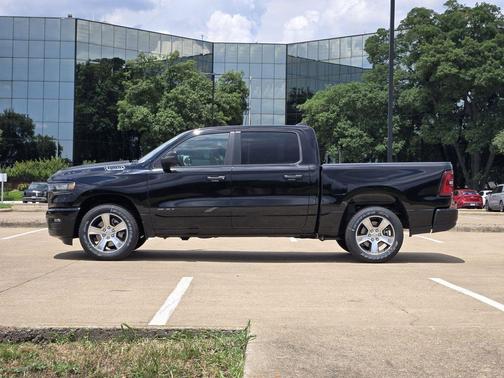 Diamond Black Crystal Pearlcoat 2026 RAM 1500 Express