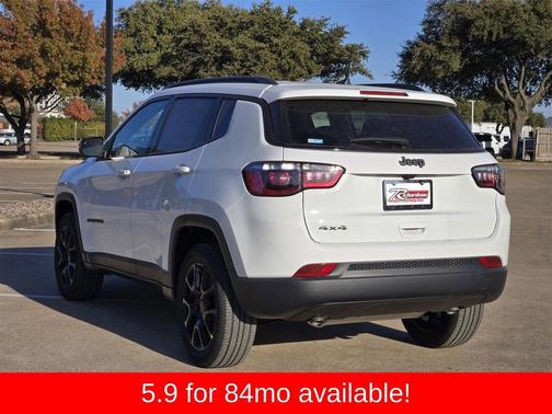 Bright White Clearcoat 2026 Jeep Compass Latitude