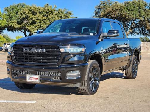 Diamond Black Crystal Pearlcoat 2026 RAM 1500 Laramie