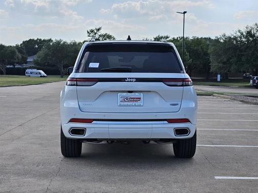 2025 Jeep Grand Cherokee Summit