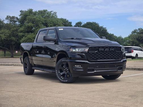 Diamond Black Crystal Pearlcoat 2026 RAM 1500 Express