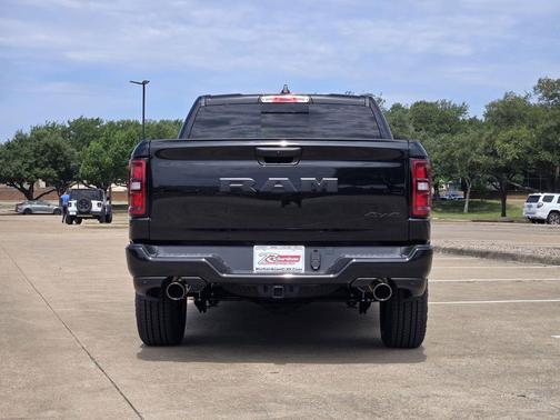 Diamond Black Crystal Pearlcoat 2026 RAM 1500 Express