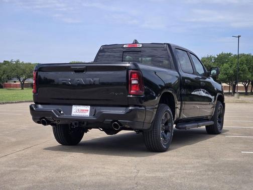 Diamond Black Crystal Pearlcoat 2026 RAM 1500 Express
