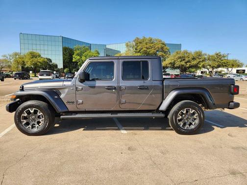 Granite Crystal Metallic Clearcoat 2026 Jeep Gladiator Sahara 4x4