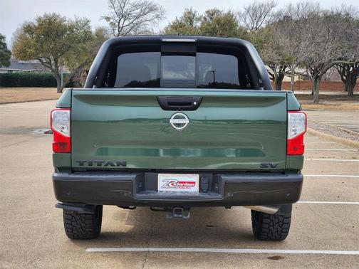 2024 Nissan Titan SV