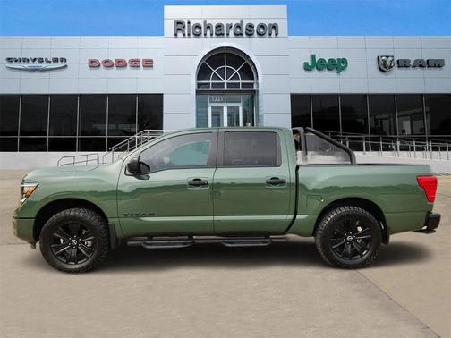 2024 Nissan Titan SV