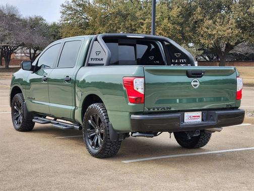 2024 Nissan Titan SV