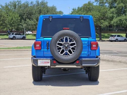 2025 Jeep Wrangler 4-Door Sahara 4x4