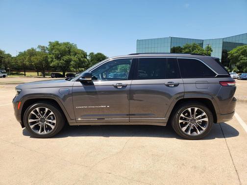 Baltic Gray Metallic Clearcoat 2022 Jeep Grand Cherokee 4xe Overland