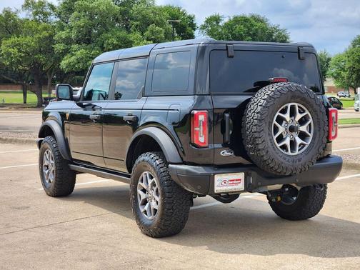 Shadow Black 2025 Ford Bronco Badlands