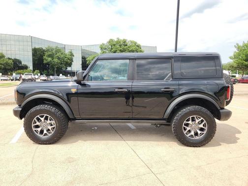 Shadow Black 2025 Ford Bronco Badlands