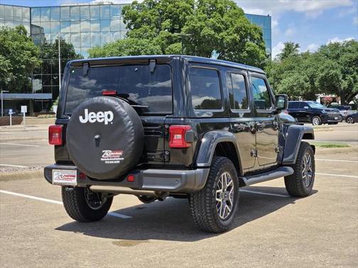 2025 Jeep Wrangler 4-Door Sahara 4x4