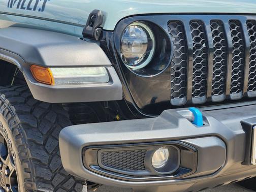 Earl Clearcoat 2023 Jeep Wrangler 4xe Base