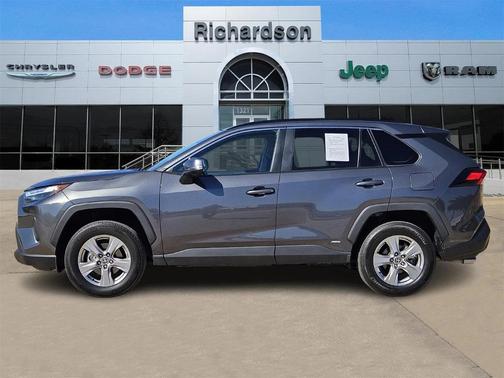 2025 Toyota RAV4 Hybrid XLE