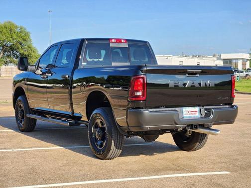 Diamond Black Crystal Pearlcoat 2026 RAM 2500 Tradesman Crew Cab 4x4 6'4' Box