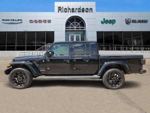 Black Clearcoat 2023 Jeep Gladiator Overland