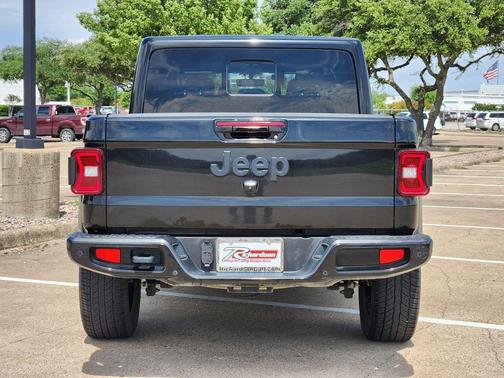 Black Clearcoat 2023 Jeep Gladiator Overland