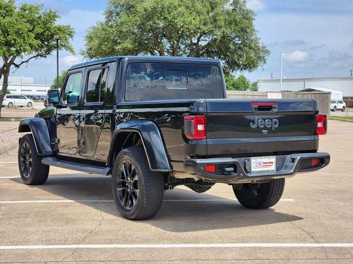 Black Clearcoat 2023 Jeep Gladiator Overland