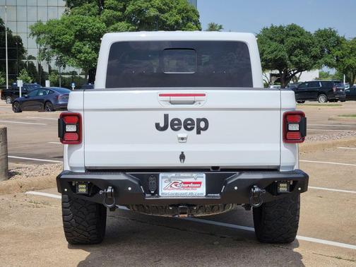 Bright White Clearcoat 2022 Jeep Gladiator Overland