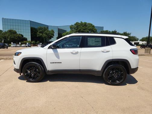 Bright White Clearcoat 2026 Jeep Compass Latitude
