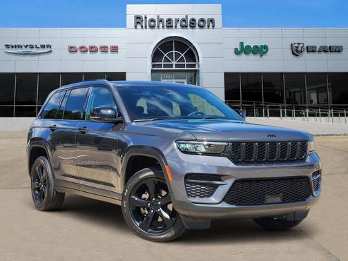 Baltic Gray Metallic Clearcoat 2024 Jeep Grand Cherokee Altitude
