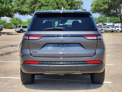 Baltic Gray Metallic Clearcoat 2024 Jeep Grand Cherokee Altitude