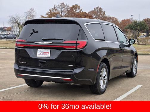 Diamond Black Crystal Pearlcoat 2026 Chrysler Pacifica L