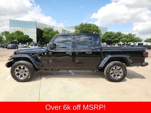 Black Clearcoat 2026 Jeep Gladiator Sahara 4x4